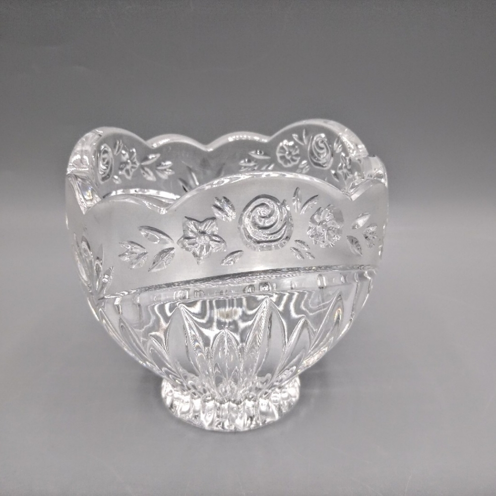 Oneida Southern Garden Crystal Candy Dish Frosted Rose Petal Bowl Vintage - Picture 2 of 8